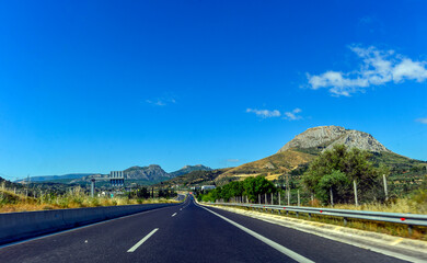 Autobahn Aftokinitodromos 7 / &Alpha;&upsilon;&tau;&omicron;&kappa;&iota;&nu;&eta;&tau;ό&delta;&rho;&omicron;&mu;&omicron;&sigmaf; von Korinth in Richtung Kalamata (Griechenland)