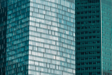 Obraz premium mirrored windows of the facade of an office building