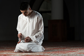 Fototapeta premium Muslim Praying In Mosque