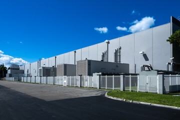 Obraz premium Standby diesel generators outside warehouse building