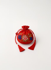 복주머니, 福, 명절, 설날, 새해, 세배, 세뱃돈, 구정, 신정, 전통 공예품, 주머니, 한복, 한국 전통, 문화, 풍습, 자수, 컨셉, 미신, 나쁜 기운을 쫓아내다, 복을 불러오다, 행운