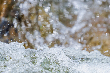 秋の川　清流の流れのアップ11