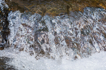 秋の川　清流の流れのアップ19
