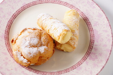 シュークリームとコルネ