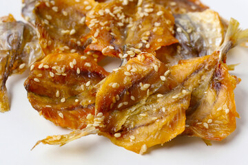 Grilled yellow-stripe scad with sesame