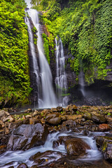 Obraz premium Cliff Waterfall Landscape Photography Majestic Natural Water Feature