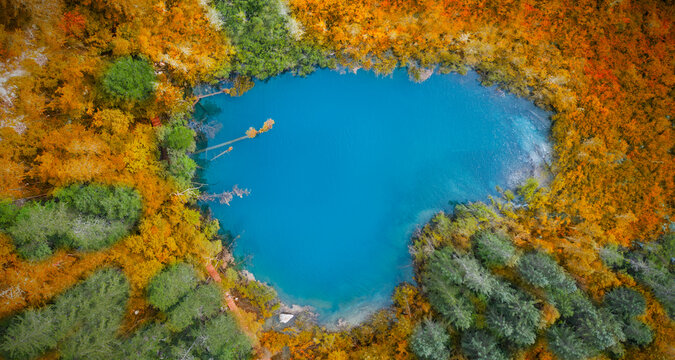 Elegant Jiuzhaigou Love Pool Turquoise Water Scenic View