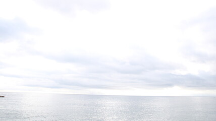 Obraz premium 흰구름과 바다