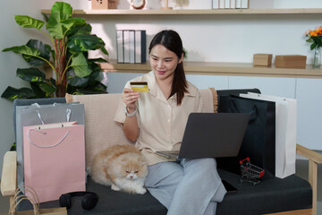 Online Shopping Experience with Cat Companion