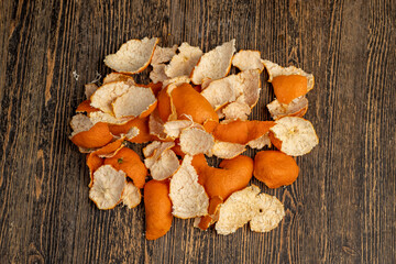 peel of peeled oranges on the table, a large amount of peeled citrus fruits on the table, close up