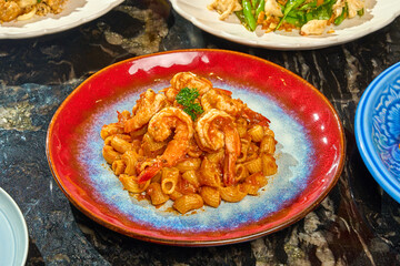 Macaroni Pasta Stir-fry with Prawns and Tomato Sauce