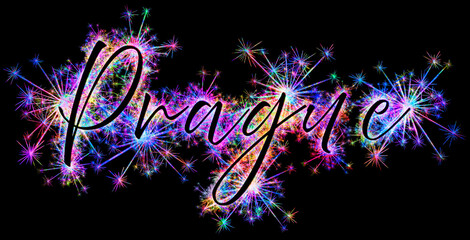 Kolorowe zimne ognie i fajerwerki układające się w kształt nazwy miasta Praga stolicy Państwa Czechy.