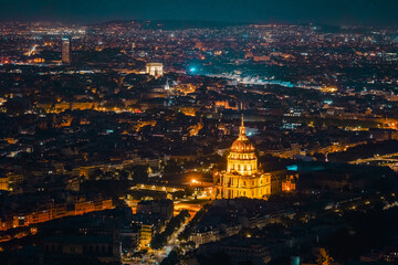 Obraz premium Aerial Night View of Paris City Lights and Rooftops