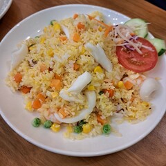 fried rice with shrimp and vegetables 