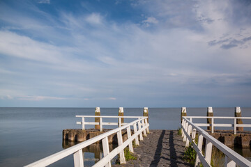 Obraz premium Afsluitdijk pier with horizon view over IJsselmeer, Friesland Netherlands landmark with clear sky