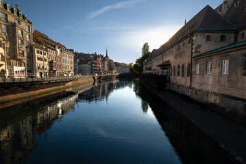 Fototapeta premium Landscape, river in the middle of a city and ancient city buildings at sunset