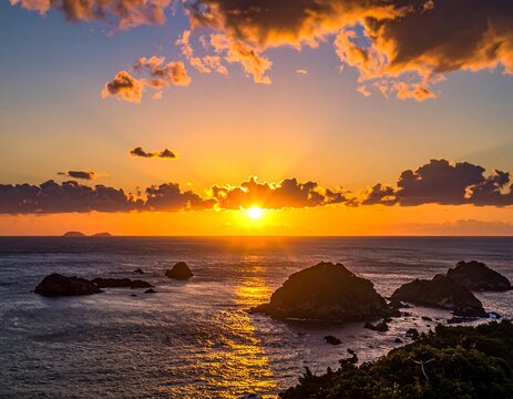 Stunning sunset over the ocean (3)