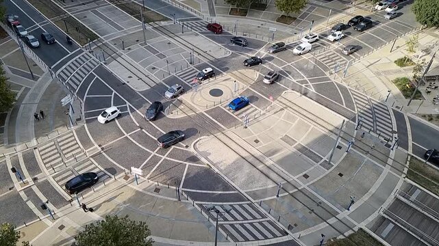 Carrefour dans le quartier de Port Marianne a Montpellier filme en hyperlapse