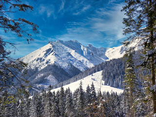 pogodny zimowy dzień w górach © Pawe