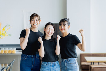 Fototapeta premium カフェで働く若い女性