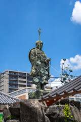 Obraz premium Statue of monk Kukai at Shitenno-ji Temple in Osaka, Japan
