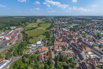 Die mittelfränkische Stadt Langenzenn westlich von Fürth aus der Vogelperspektive