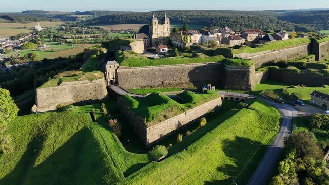 Citadelle de Montm&eacute;dy dans la Meuse en Lorraine. Vue a&eacute;rienne sur les remparts Vauban du c&ocirc;t&eacute; Ouest, en fin d'apr&egrave;s midi 
