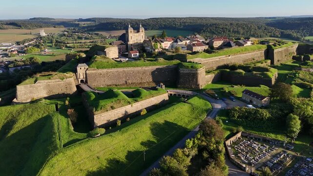 Citadelle de Montm&eacute;dy dans la Meuse en Lorraine. Vue a&eacute;rienne sur les remparts Vauban du c&ocirc;t&eacute; Ouest, en fin d'apr&egrave;s midi 