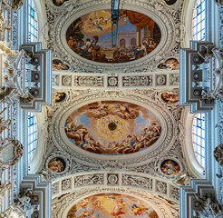 Obraz premium Passau, Bavaria, Germany: interior of the baroque St. Stephan cathedral (Dom) 