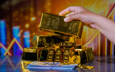 Investors analyze gold's price swings within an overall rising market.
