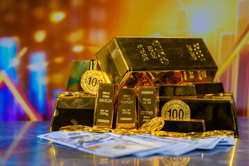 Investors analyze gold's price swings within an overall rising market.