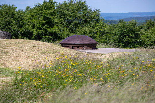 Vue d'une tourelle de mitrailleuses du fort de Douaumont, Verdun, France. Position fortifi&eacute;e de la Premi&egrave;re Guerre mondiale.