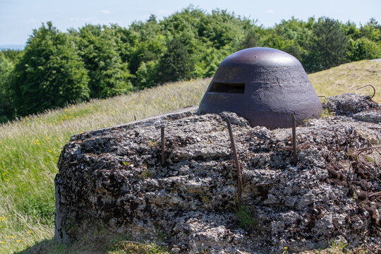 Vue d'une tourelle de mitrailleuses du fort de Douaumont, Verdun, France. Position fortifi&eacute;e de la Premi&egrave;re Guerre mondiale.