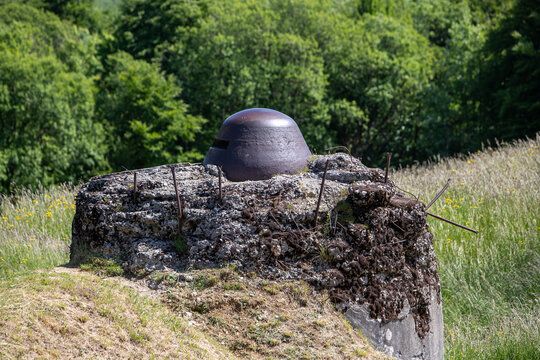 Vue d'une tourelle de mitrailleuses du fort de Douaumont, Verdun, France. Position fortifi&eacute;e de la Premi&egrave;re Guerre mondiale.