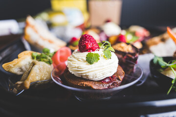 Jedzenie, przekąski, ciasta.  © voro