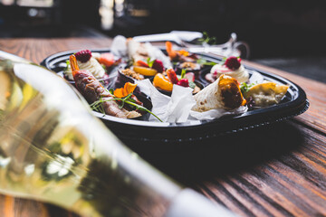 Jedzenie, przekąski, ciasta.  © voro