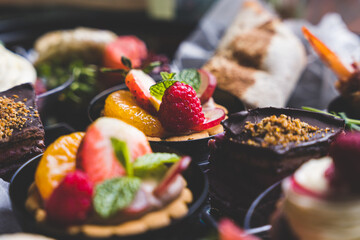 Jedzenie, przekąski, ciasta.  © voro