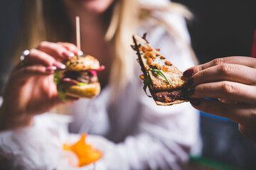 Jedzenie, przekąski, ciasta.  © voro