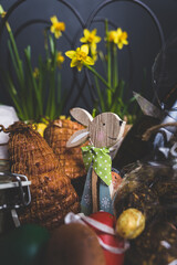 Wielkanocne przysmaki na tradycyjnym polskim stole. © voro