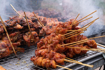 Marinated meat with sauce and spices Many flavorings Bamboo skewers grilled with charcoal