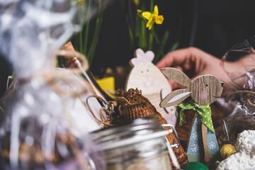 Wielkanocne przysmaki na tradycyjnym polskim stole. © voro