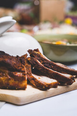 Wielkanocne przysmaki na tradycyjnym polskim stole. © voro