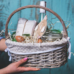 Wielkanocna uczta przy tradycyjnym polskim jedzeniu © voro