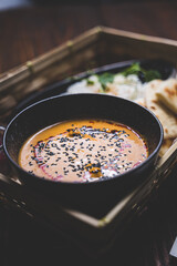 Wielkanocne przysmaki na tradycyjnym polskim stole. © voro