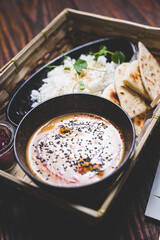 Wielkanocne przysmaki na tradycyjnym polskim stole. © voro