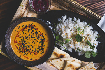 Wielkanocne przysmaki na tradycyjnym polskim stole. © voro