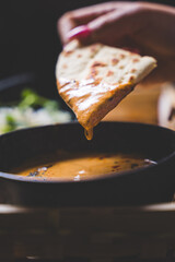 Wielkanocne przysmaki na tradycyjnym polskim stole. © voro