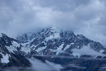 Fototapeta premium Mt. Cook in the Clouds in Aoraki / Mt. Cook National Park in the South Island of New Zealand