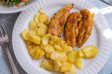 Pechugas de pollo con patatas asadas