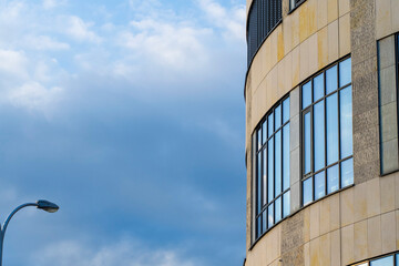Obraz premium modern office building with blue sky